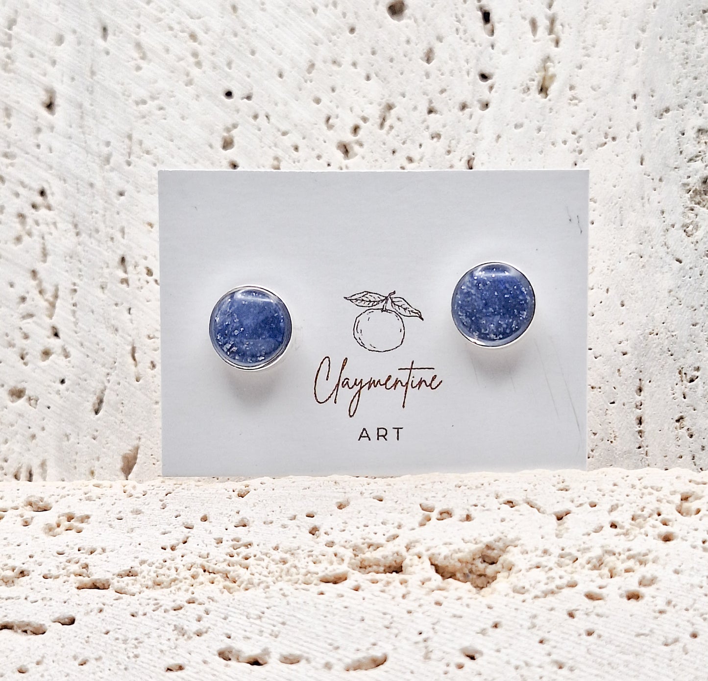 Round studs with setting