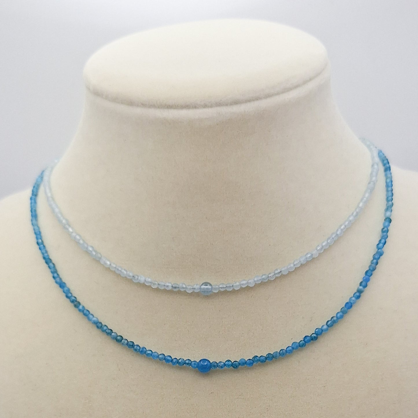 Dot necklace